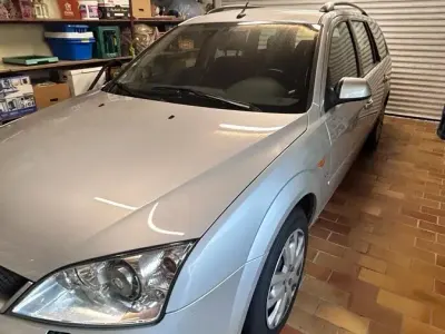 Gebraucht Ford Mondeo Ghia 170 PS (125 kW) 2001 Silber Kombi