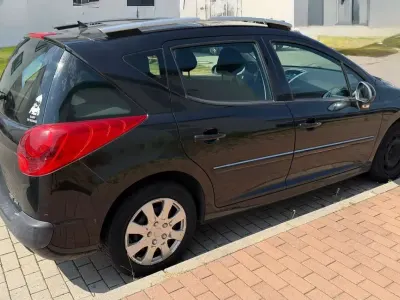Gebraucht Peugeot 207 Family 95 PS (69 kW) 2013 Schwarz Kombi