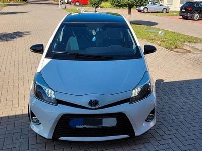 Gebraucht Toyota Yaris Club 101 PS (74 kW) 2013 Weiß Kleinwagen