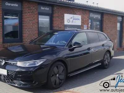 Gebraucht VW Passat R-line 193 PS (141 kW) 2024 Schwarz Kombi