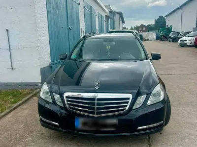 Gebraucht Mercedes E200 136 PS (100 kW) 2010 Schwarz Kombi