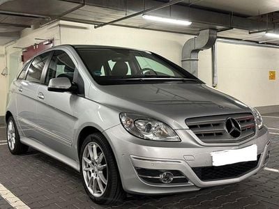 Gebraucht Mercedes B180 Sport 109 PS (80 kW) 2011 Silber Van / Kleinbus