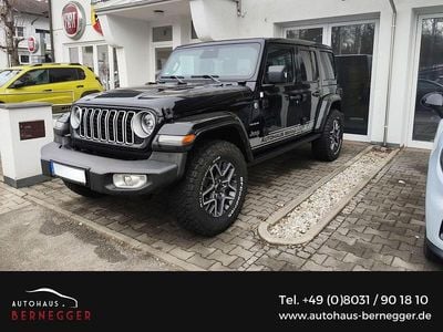 Schwarz (black clear coat) Gebraucht 2025 Jeep Wrangler Sahara SUV | 58.950 € (Teuer)