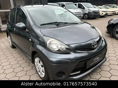 Gebraucht Toyota Aygo Cool 68 PS (50 kW) 2013 Grau Kleinwagen