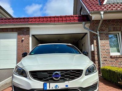 Usata Volvo V60 CC Momentum 190 CV (139 kW) 2016 Bianco Station wagon