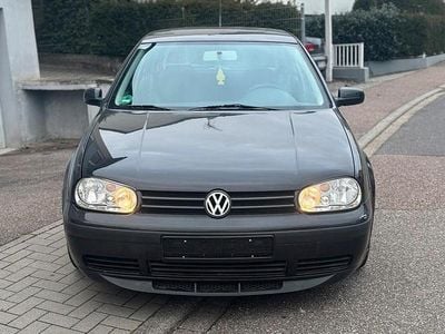 Schwarz Gebraucht 2002 VW Golf Limousine | 2.450 € (Teuer)
