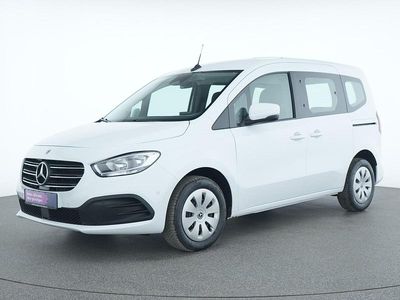 Weiß Gebraucht 2023 Mercedes T180 Van / Kleinbus | 26.155 € (Guter Preis)