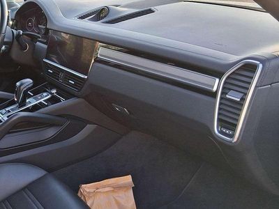 Weiß Gebraucht 2022 Porsche Cayenne Platinum Edition SUV | 80.950 € (Superpreis)