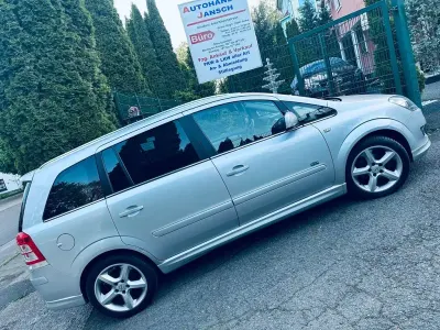 Gebraucht Opel Zafira Sport 140 PS (102 kW) 2011 Silber Van / Kleinbus