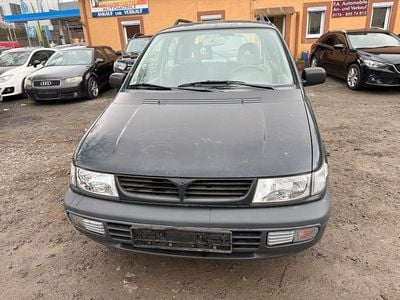 Grün Gebraucht 1999 Mitsubishi Space Runner Van / Kleinbus | 1.690 €