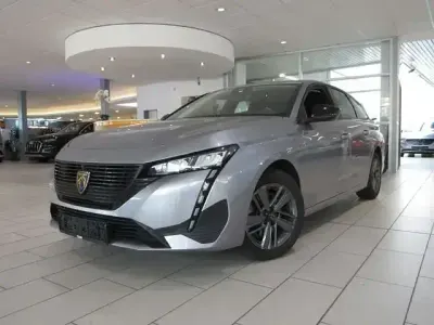 Gebraucht Peugeot 308 SW Active 131 PS (96 kW) 2023 Lack grau artense/typ aussenverk Kombi