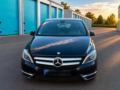 Gebraucht Mercedes B200 156 PS (114 kW) 2012 Schwarz Kleinwagen