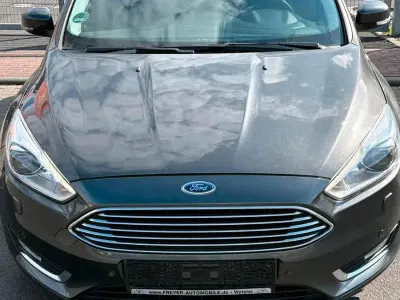 Usado Ford Focus 150 CV (110 kW) 2015 Gris Familiar