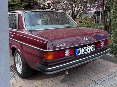 Second-hand Mercedes 200 109 CP (80 kW) 1983 Roșu Berlinǎ