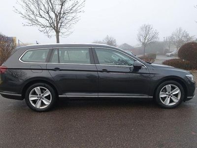 Grau Gebraucht 2020 VW Passat Elegance Kombi | 16.999 € (Teuer)