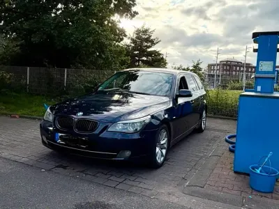 Gebraucht BMW 530 235 PS (172 kW) 2007 Blau Kombi