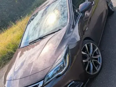 Gebraucht Opel Astra Edition 150 PS (110 kW) 2016 Braun Limousine