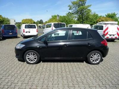 Second-hand Toyota Auris Luna 124 CP (91 kW) 2009 Negru Hatchback