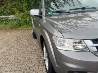 Gebraucht Fiat Freemont 170 PS (125 kW) 2011 Grau SUV
