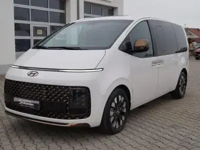 Gebraucht Hyundai Staria Signature 177 PS (130 kW) 2023 Creamy white Van / Kleinbus