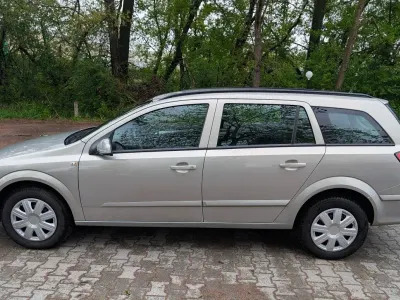 Gebraucht Opel Astra 90 PS (66 kW) 2008 Silber Kombi
