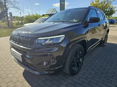 Second-hand Jeep Compass Altitude 131 CP (96 kW) 2024 Negru SUV