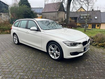 Weiß Gebraucht 2013 BMW 320 Kombi | 9.699 € (Fairer Preis)