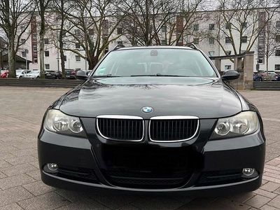 Gebraucht BMW 320 125 PS (91 kW) 2008 Schwarz Kombi