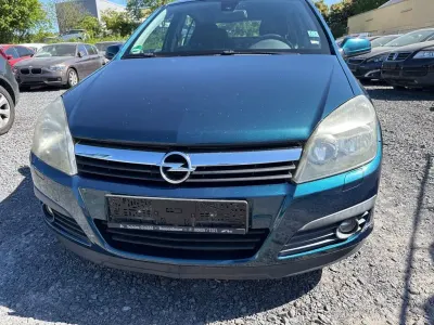 Gebraucht Opel Astra Edition 105 PS (77 kW) 2007 Grün Limousine