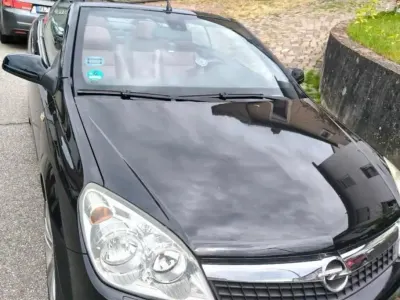 Używany Opel Astra Cabriolet 140 KM (102 kW) 2009 Czarny Kabriolet