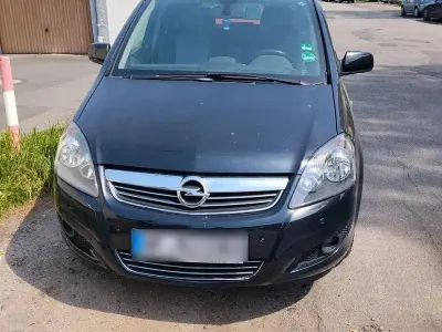 Gebraucht Opel Zafira Family 140 PS (102 kW) 2013 Schwarz Van / Kleinbus