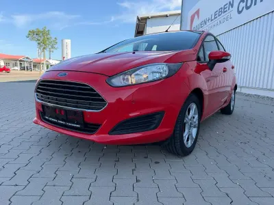 Gebraucht Ford Fiesta Trend 75 PS (55 kW) 2014 Rot Kleinwagen