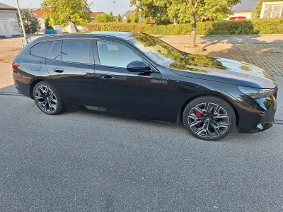 Gebraucht BMW 550e Shadowline 489 PS (359 kW) 2026 Schwarz Kombi