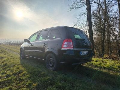 Schwarz Gebraucht 2014 Opel Zafira Family Van / Kleinbus | 3.750 € (Guter Preis)