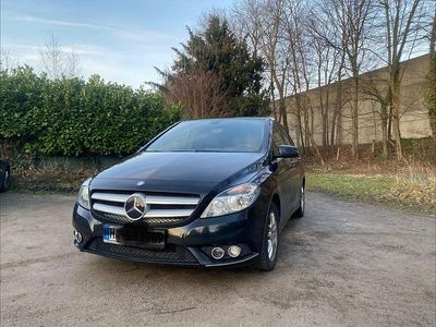 Gebraucht Mercedes B180 122 PS (89 kW) 2014 Schwarz Van / Kleinbus