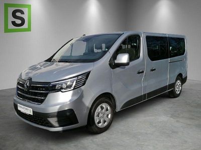Grau Gebraucht 2023 Renault Trafic Life Van / Kleinbus | 36.990 € (Etwas zu teuer)