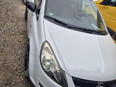 Weiß Gebraucht 2009 Opel Corsa Kleinwagen | 1.500 € (Guter Preis)