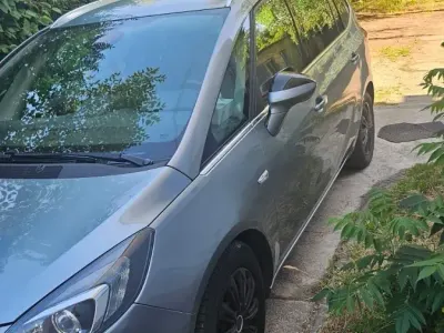 Gebraucht Opel Zafira Tourer 122 PS (89 kW) 2012 Silber Van / Kleinbus