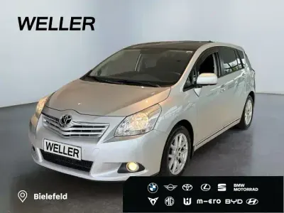 Gebraucht Toyota Verso Travel 147 PS (108 kW) 2012 Silber Van / Kleinbus