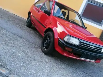 Gebraucht Toyota Starlet 54 PS (39 kW) 2026 Rot Kleinwagen