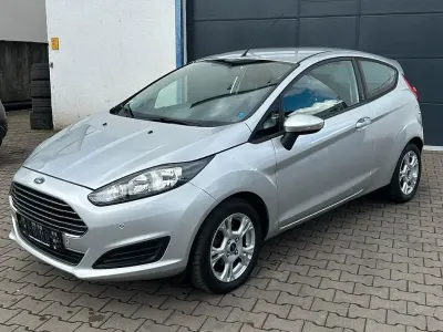 Gebraucht Ford Fiesta Champions Edition 80 PS (58 kW) 2013 Silber Limousine