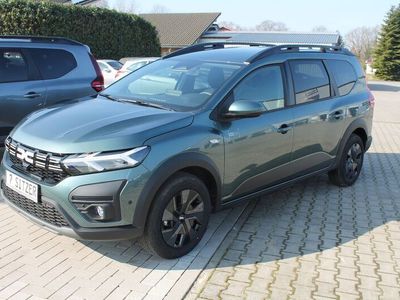 Gebraucht Dacia Jogger Expression 110 PS (80 kW) 2024 Grün Van / Kleinbus