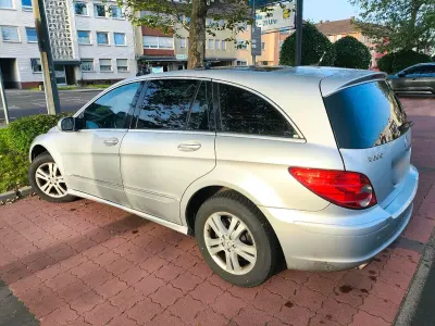 Używany Mercedes R500 303 KM (222 kW) 2007 Srebrny Minivan