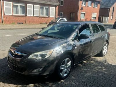 Gebraucht Opel Astra Edition 125 PS (91 kW) 2011 Grau Kombi