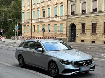 Gebraucht Mercedes E220 194 PS (142 kW) 2020 Silber Kombi