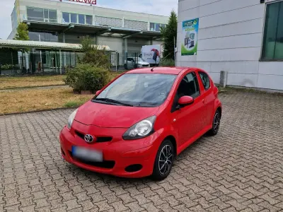 Gebraucht Toyota Aygo 68 PS (50 kW) 2011 Rot Kleinwagen
