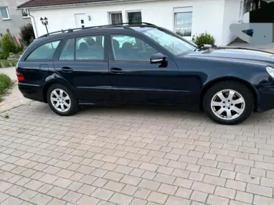 Gebraucht Mercedes E220 170 PS (125 kW) 2006 Blau Kombi