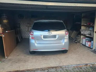 Gebraucht Toyota Verso 126 PS (92 kW) 2009 Silber Van / Kleinbus