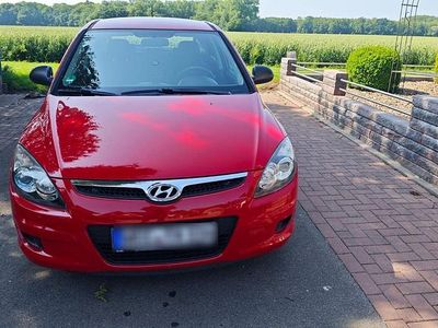 Gebraucht Hyundai i30 Comfort 109 PS (80 kW) 2010 Rot Kombi