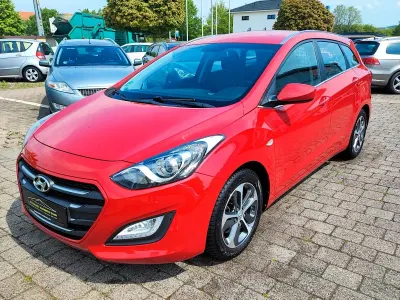 Gebraucht Hyundai i30 110 PS (80 kW) 2015 Rot Kombi